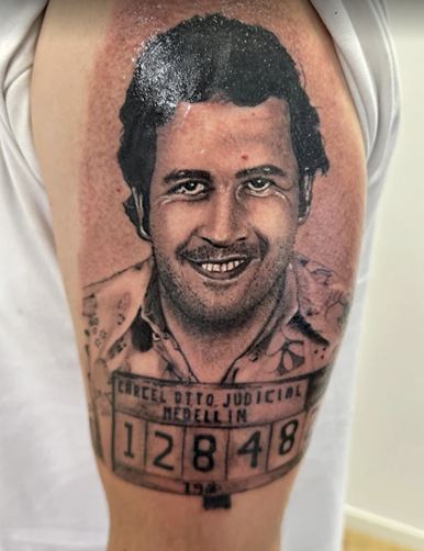 tatuaje_realista_shop_tattoo_realismo_pabloescobar_mostoles_alcorcon_lagataparda